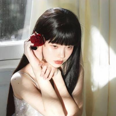 戴脚镣的女孩